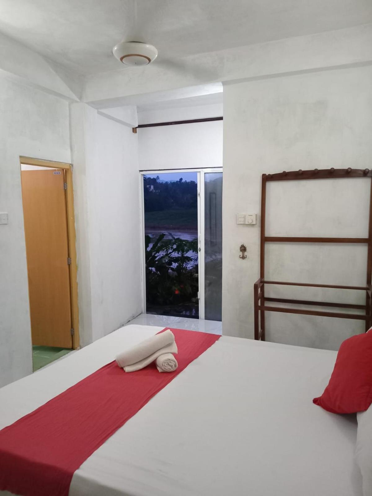 Sadhara River View Lodge キャンディー エクステリア 写真